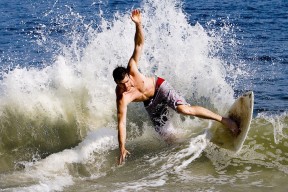 中国米兰体育-尼斯中锋背身拿球组织攻势稳定，nba尼克斯中锋