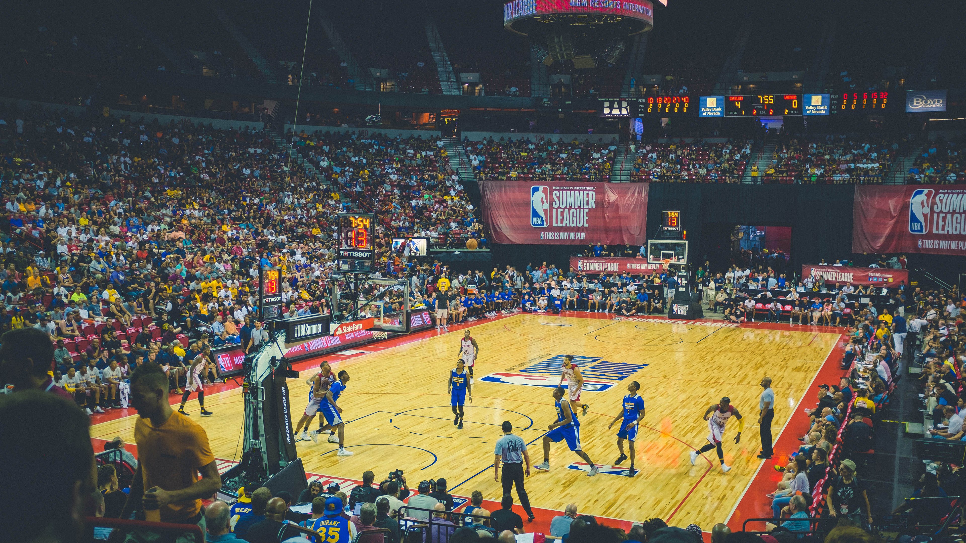 体育品牌竞争升级